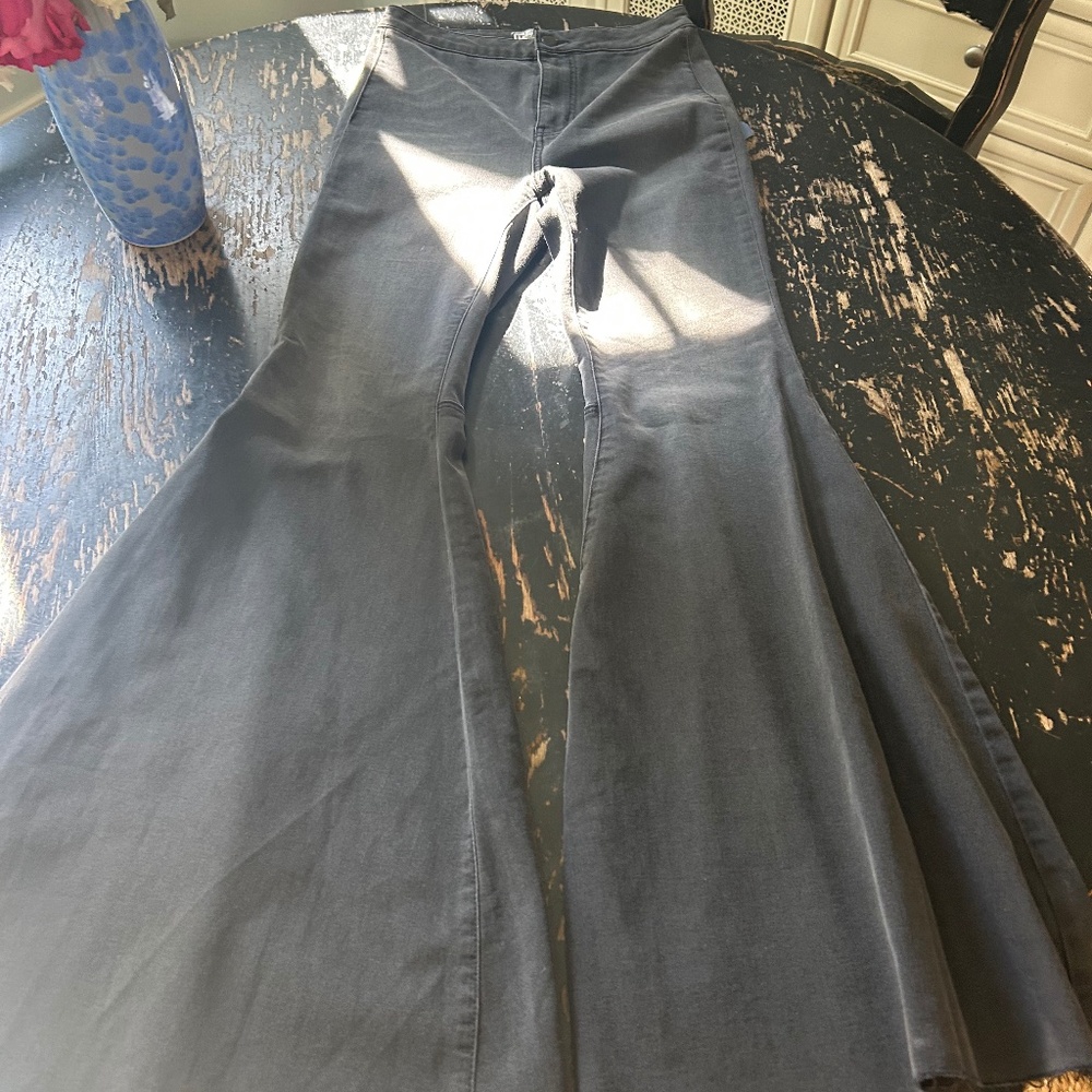Women's free people size 28 float on flare wide black bell bottom